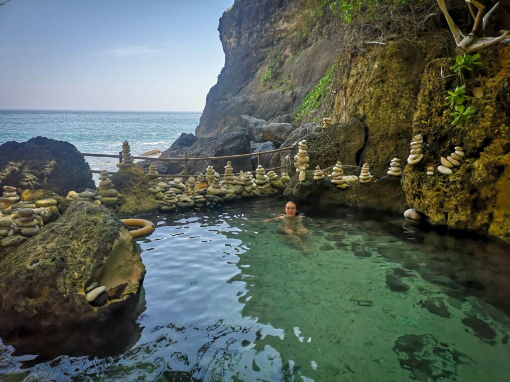 Rock pool on the hike to Tembeling Beach, Nusa Penida