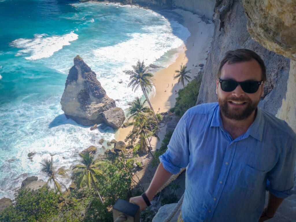 Walk down to Diamond Beach, Nusa Penida